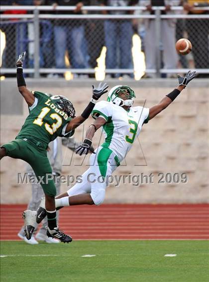 Thumbnail 1 in Longview vs. Smith (Texas 4A Region II D1 Playoffs) photogallery.