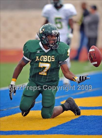 Thumbnail 1 in Longview vs. Smith (Texas 4A Region II D1 Playoffs) photogallery.