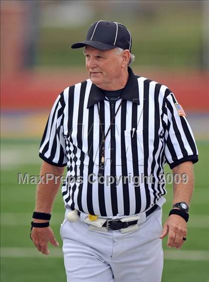 Thumbnail 2 in Longview vs. Smith (Texas 4A Region II D1 Playoffs) photogallery.