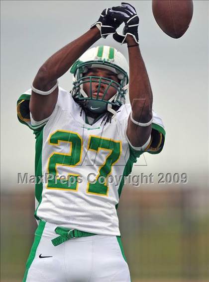 Thumbnail 1 in Longview vs. Smith (Texas 4A Region II D1 Playoffs) photogallery.