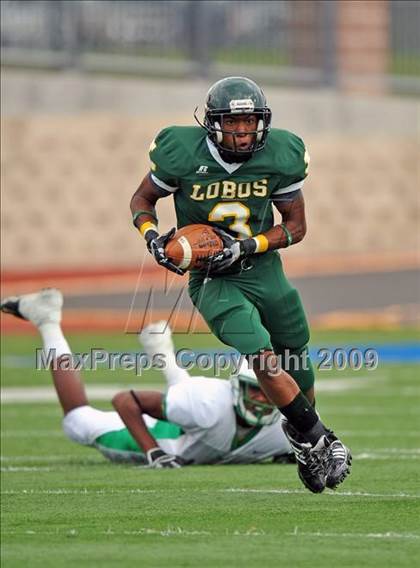 Thumbnail 1 in Longview vs. Smith (Texas 4A Region II D1 Playoffs) photogallery.