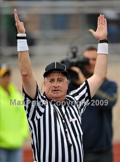 Thumbnail 1 in Longview vs. Smith (Texas 4A Region II D1 Playoffs) photogallery.