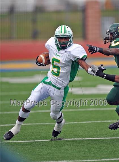 Thumbnail 2 in Longview vs. Smith (Texas 4A Region II D1 Playoffs) photogallery.