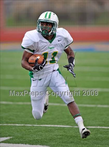 Thumbnail 2 in Longview vs. Smith (Texas 4A Region II D1 Playoffs) photogallery.