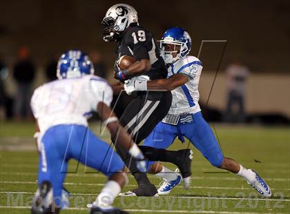 Thumbnail 3 in Tyler vs. Guyer (UIL 4A Division 1 Semifinal) photogallery.