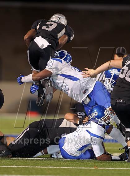 Thumbnail 2 in Tyler vs. Guyer (UIL 4A Division 1 Semifinal) photogallery.
