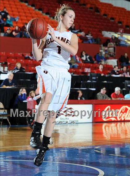 Thumbnail 3 in Pratt/Stafford vs. Bonner Springs (KSHSAA 4A Playoffs) photogallery.