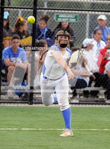 Thumbnail 2 in East Meadow vs. Commack (NYSPHSAA Long Island Class AA Final) photogallery.