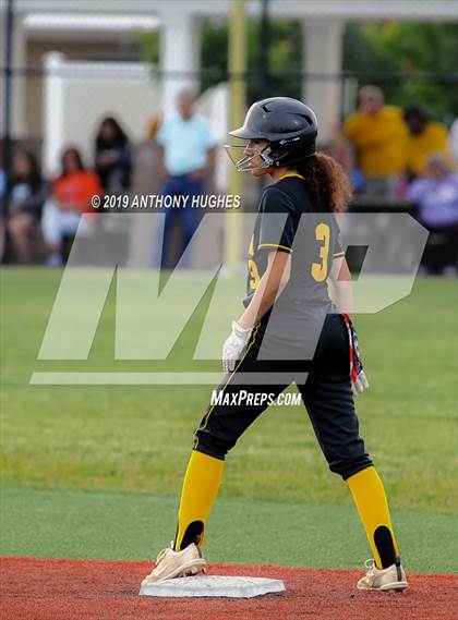 Thumbnail 1 in East Meadow vs. Commack (NYSPHSAA Long Island Class AA Final) photogallery.