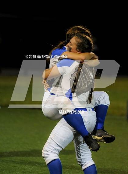Thumbnail 2 in East Meadow vs. Commack (NYSPHSAA Long Island Class AA Final) photogallery.