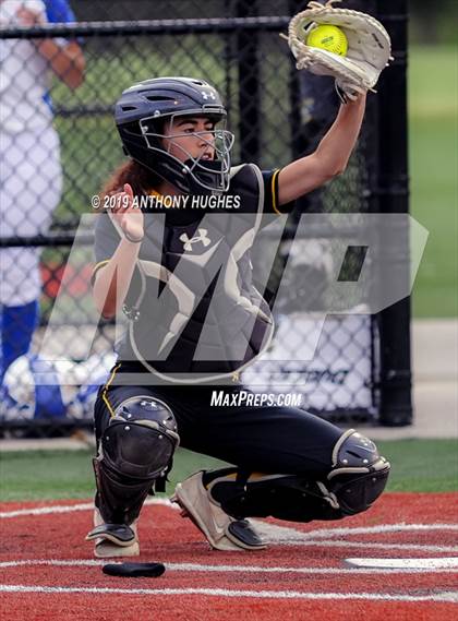 Thumbnail 2 in East Meadow vs. Commack (NYSPHSAA Long Island Class AA Final) photogallery.