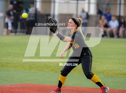 Thumbnail 2 in East Meadow vs. Commack (NYSPHSAA Long Island Class AA Final) photogallery.