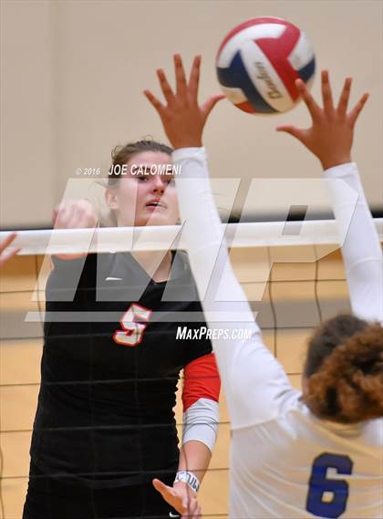 Thumbnail 2 in MacArthur [Douglas] vs Churchill (Blossom Athletic Center) photogallery.