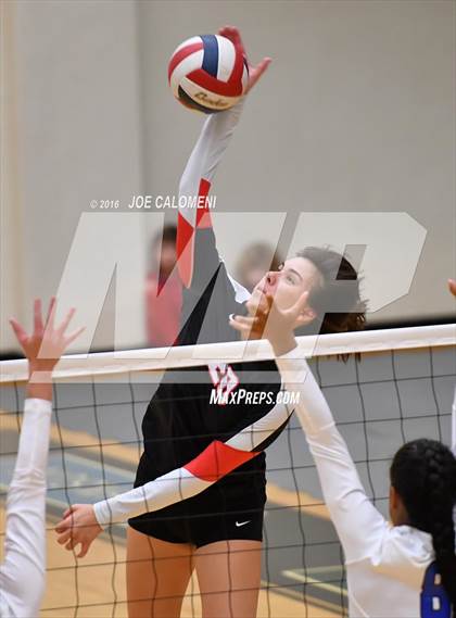 Thumbnail 3 in MacArthur [Douglas] vs Churchill (Blossom Athletic Center) photogallery.