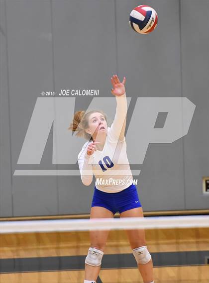 Thumbnail 3 in MacArthur [Douglas] vs Churchill (Blossom Athletic Center) photogallery.