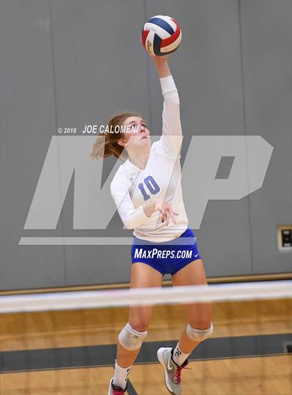 Thumbnail 1 in MacArthur [Douglas] vs Churchill (Blossom Athletic Center) photogallery.
