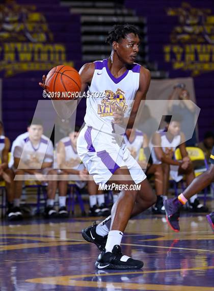Thumbnail 3 in Dominguez vs. Lynwood photogallery.