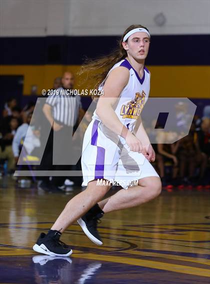 Thumbnail 3 in Dominguez vs. Lynwood photogallery.