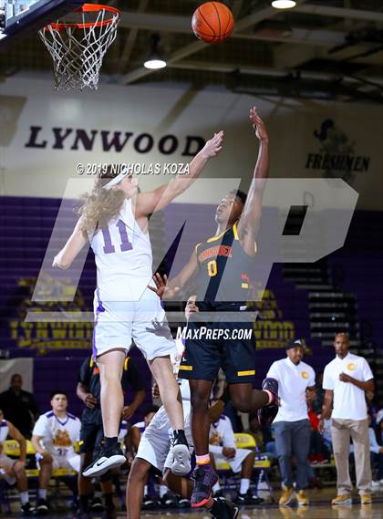Thumbnail 2 in Dominguez vs. Lynwood photogallery.