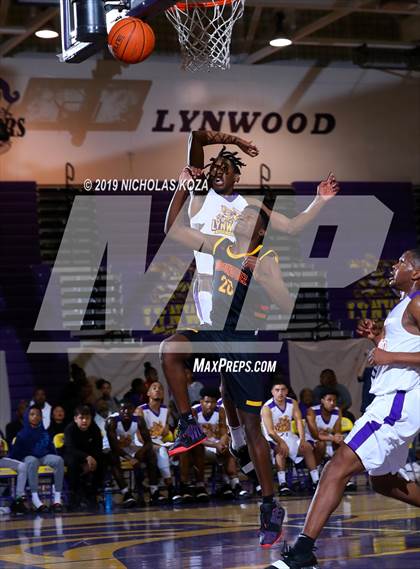 Thumbnail 3 in Dominguez vs. Lynwood photogallery.