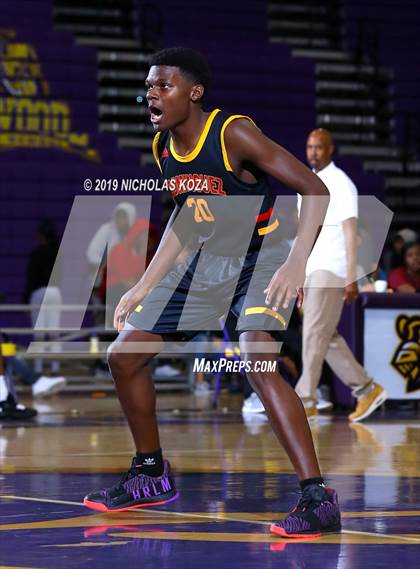 Thumbnail 3 in Dominguez vs. Lynwood photogallery.
