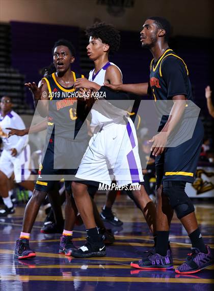 Thumbnail 3 in Dominguez vs. Lynwood photogallery.