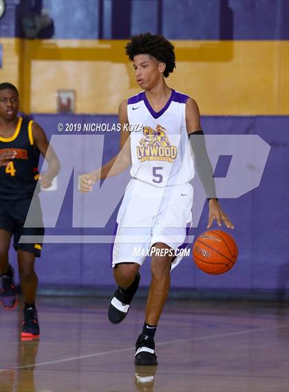 Thumbnail 3 in Dominguez vs. Lynwood photogallery.