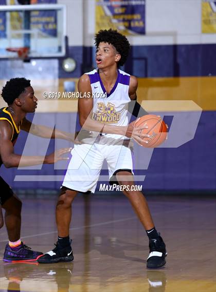 Thumbnail 3 in Dominguez vs. Lynwood photogallery.