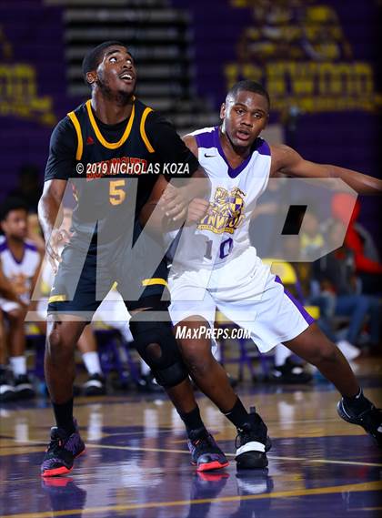 Thumbnail 3 in Dominguez vs. Lynwood photogallery.
