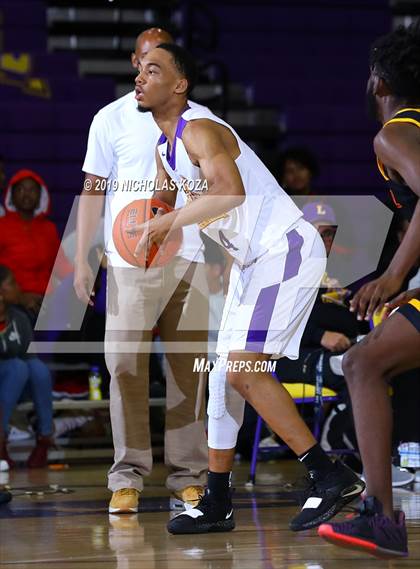Thumbnail 3 in Dominguez vs. Lynwood photogallery.