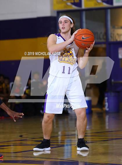 Thumbnail 3 in Dominguez vs. Lynwood photogallery.