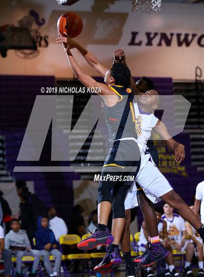 Thumbnail 3 in Dominguez vs. Lynwood photogallery.
