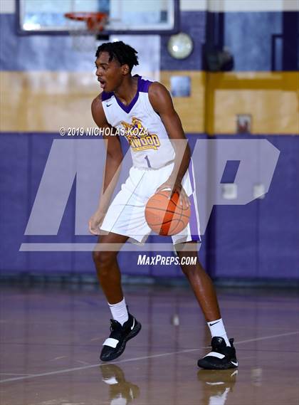 Thumbnail 3 in Dominguez vs. Lynwood photogallery.