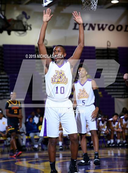 Thumbnail 3 in Dominguez vs. Lynwood photogallery.