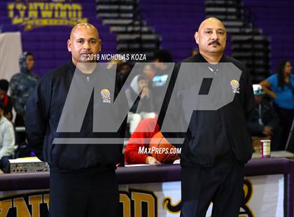 Thumbnail 2 in Dominguez vs. Lynwood photogallery.