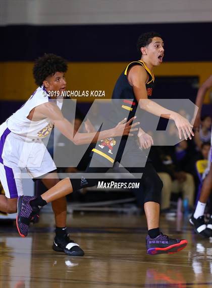 Thumbnail 3 in Dominguez vs. Lynwood photogallery.