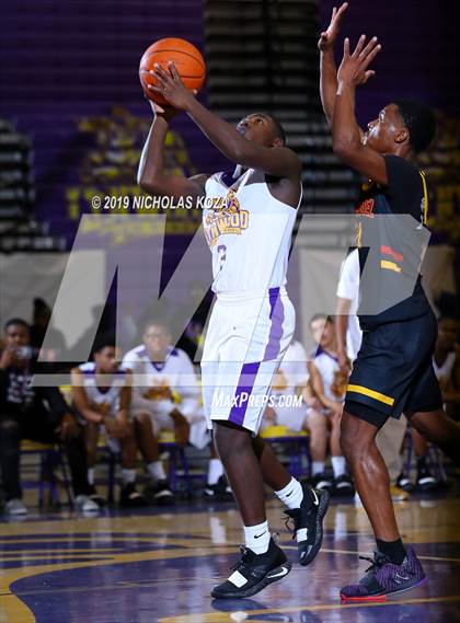 Thumbnail 3 in Dominguez vs. Lynwood photogallery.