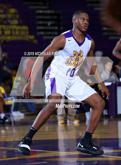 Thumbnail 3 in Dominguez vs. Lynwood photogallery.
