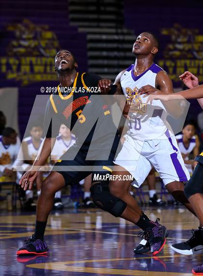 Thumbnail 2 in Dominguez vs. Lynwood photogallery.