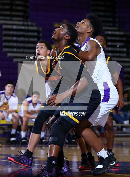 Thumbnail 3 in Dominguez vs. Lynwood photogallery.