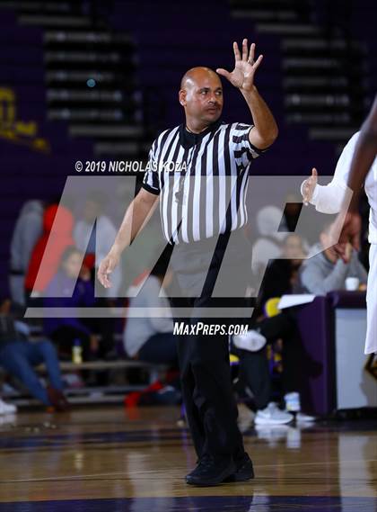 Thumbnail 2 in Dominguez vs. Lynwood photogallery.