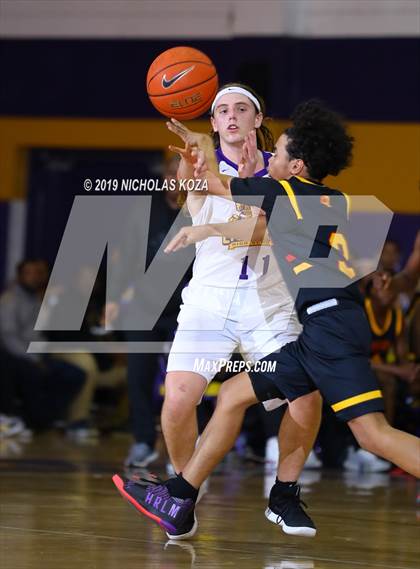 Thumbnail 3 in Dominguez vs. Lynwood photogallery.