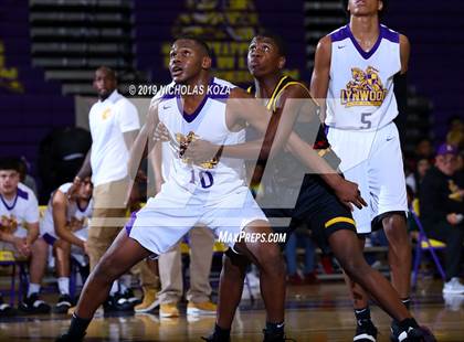 Thumbnail 3 in Dominguez vs. Lynwood photogallery.
