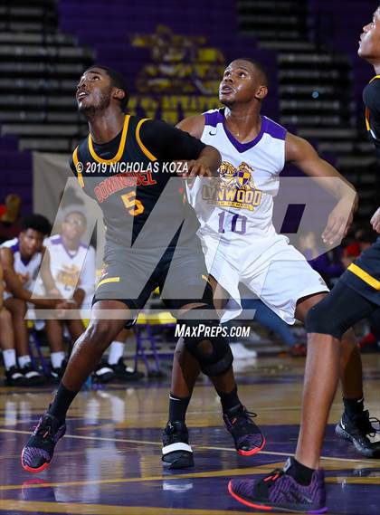 Thumbnail 2 in Dominguez vs. Lynwood photogallery.