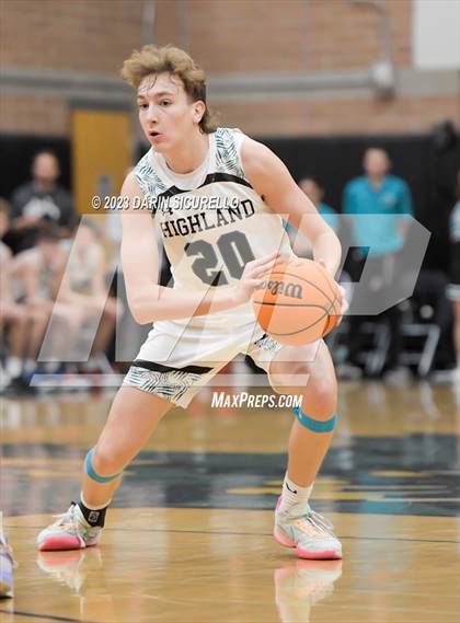 Thumbnail 1 in Mountain View vs Highland (AIA 6A Semifinal) photogallery.