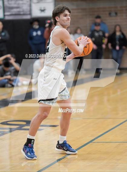 Thumbnail 1 in Mountain View vs Highland (AIA 6A Semifinal) photogallery.