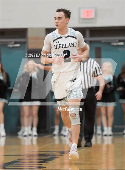 Thumbnail 1 in Mountain View vs Highland (AIA 6A Semifinal) photogallery.