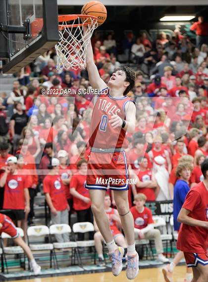 Thumbnail 3 in Mountain View vs Highland (AIA 6A Semifinal) photogallery.