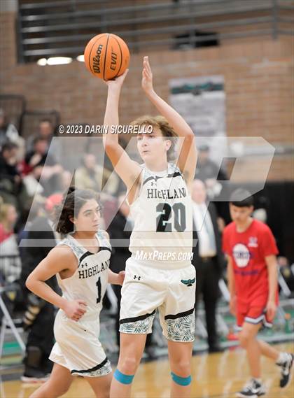 Thumbnail 3 in Mountain View vs Highland (AIA 6A Semifinal) photogallery.