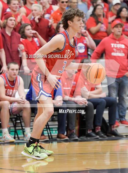 Thumbnail 3 in Mountain View vs Highland (AIA 6A Semifinal) photogallery.